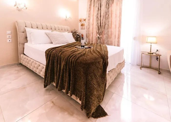 GOLDENSPACE... exquisite central studio